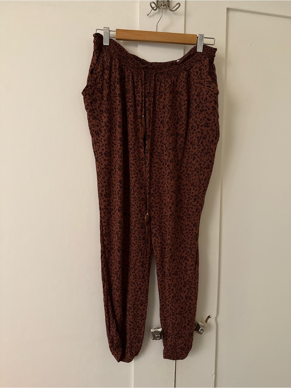 Amuse Society Brown Printed Elastic Waist Joggers with Drawstring